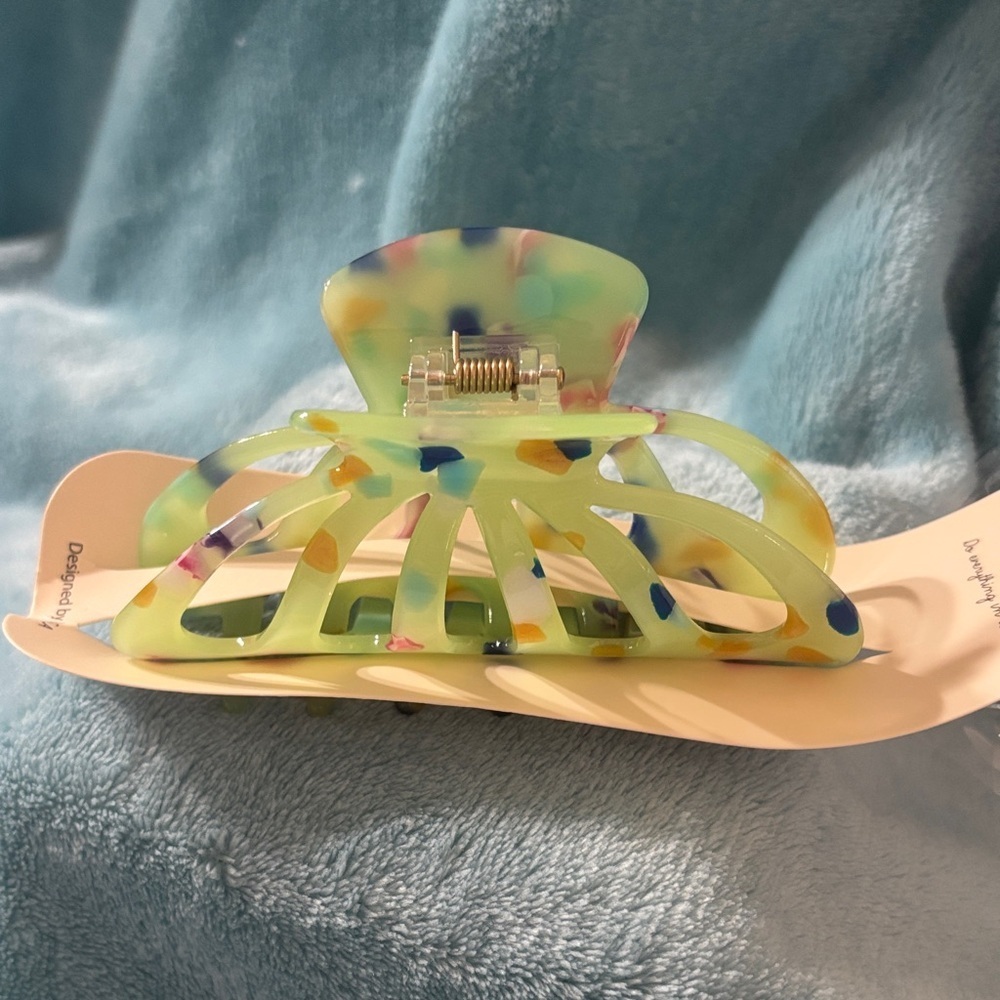 Do Everything in Love Multicolor Hair Clip